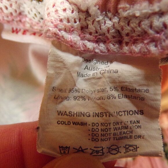 Mosmann Australia Men's Pineapple Swim Trunks - size M - Picture 9 of 9